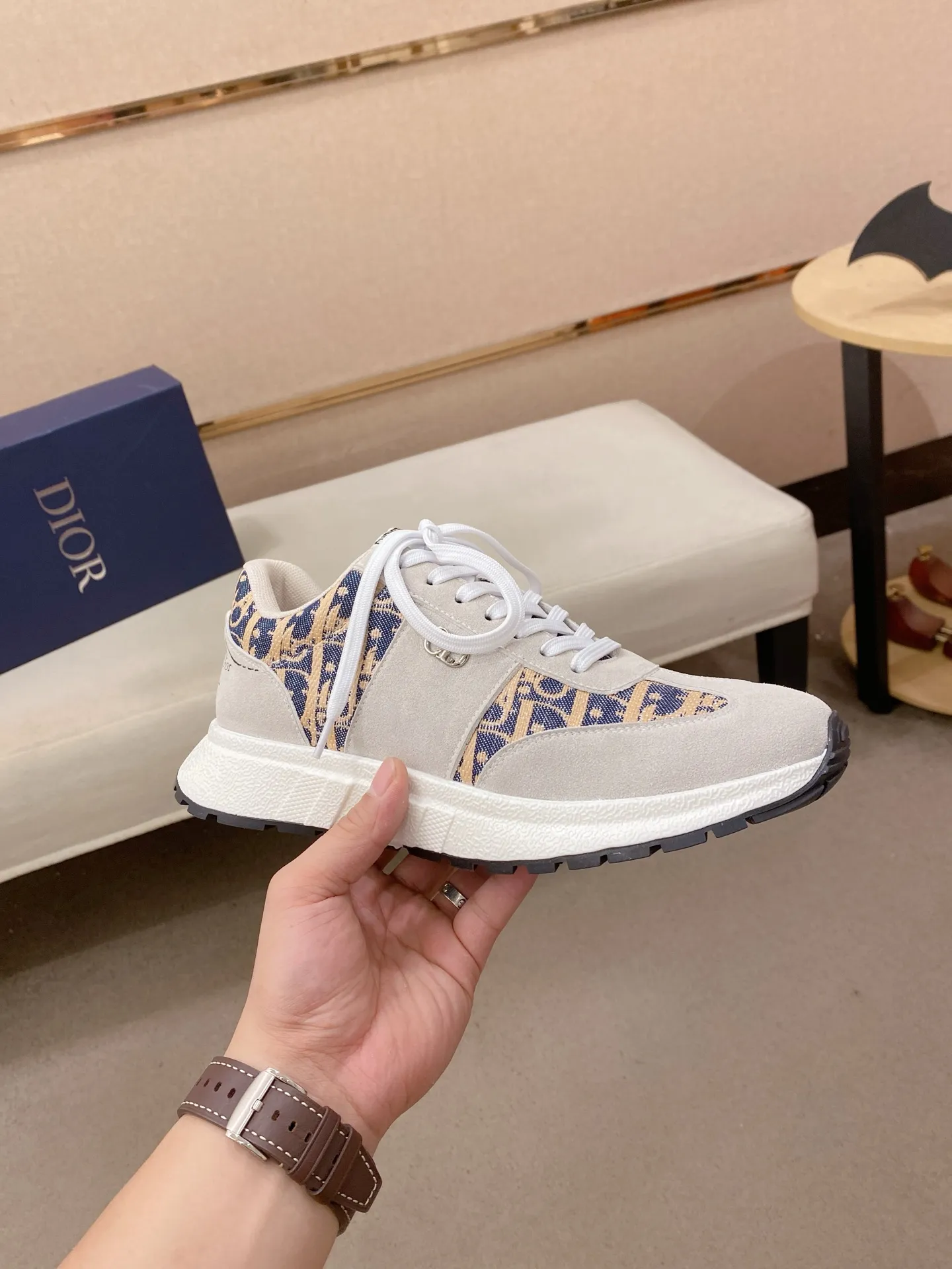 Men's shoes💰 462💰🇮🇹🇮🇹Dior d The new model is on sale at the same time at the counter. The upper 🇮🇹 is imported Italian first-layer cowhide, and the lining is fully imported sheepskin 💪💪. It is a complete 1⃣️ to 1⃣️ replica 🇮🇹💪💪, ⚠ Sole: The original sole is specially provided by the original factory. The exclusive movable molded sole is super comfortable. ⚠Original factory single goods, 🔍🔍high quality, you can enter and leave the counter at will, welcome to compare⚠. Code number: 38-44. Can be customized 45-46